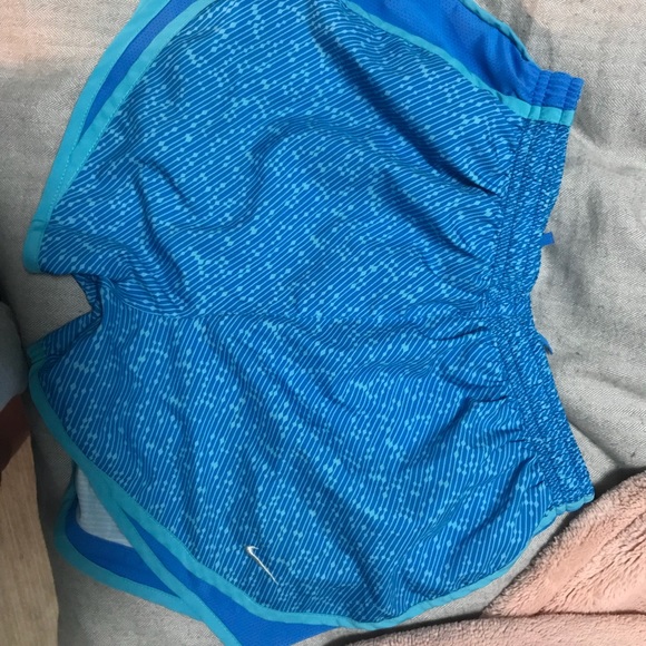 Nike running shorts - Picture 2 of 4